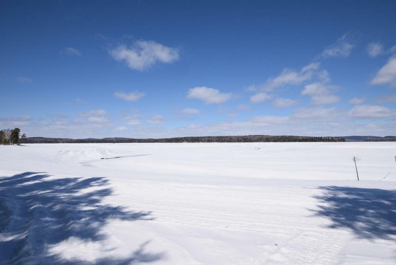 Les Condos Du Lac Taureau- Rooms & Condos Saint-Michel エクステリア 写真